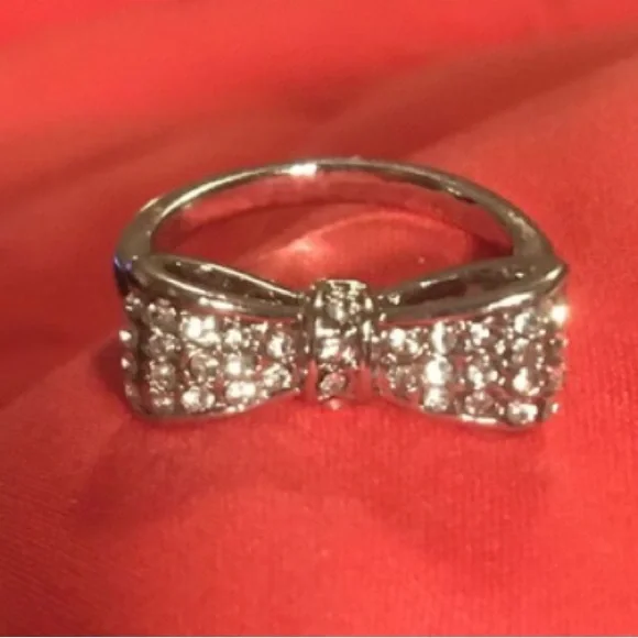 LAST ONE‼️ Silver Rhinestones Bow Diamond Ring - Picture 9 of 9